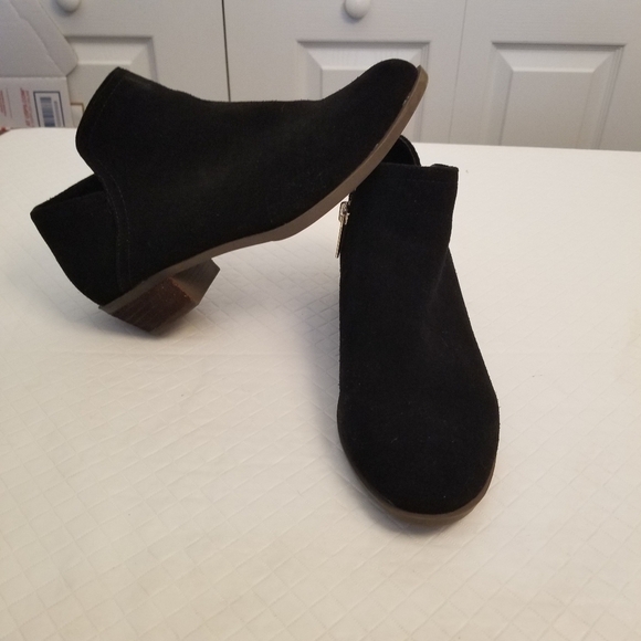 Crown and Ivy Black Suede Ankle Booties  Size 6.5 M - Picture 4 of 9